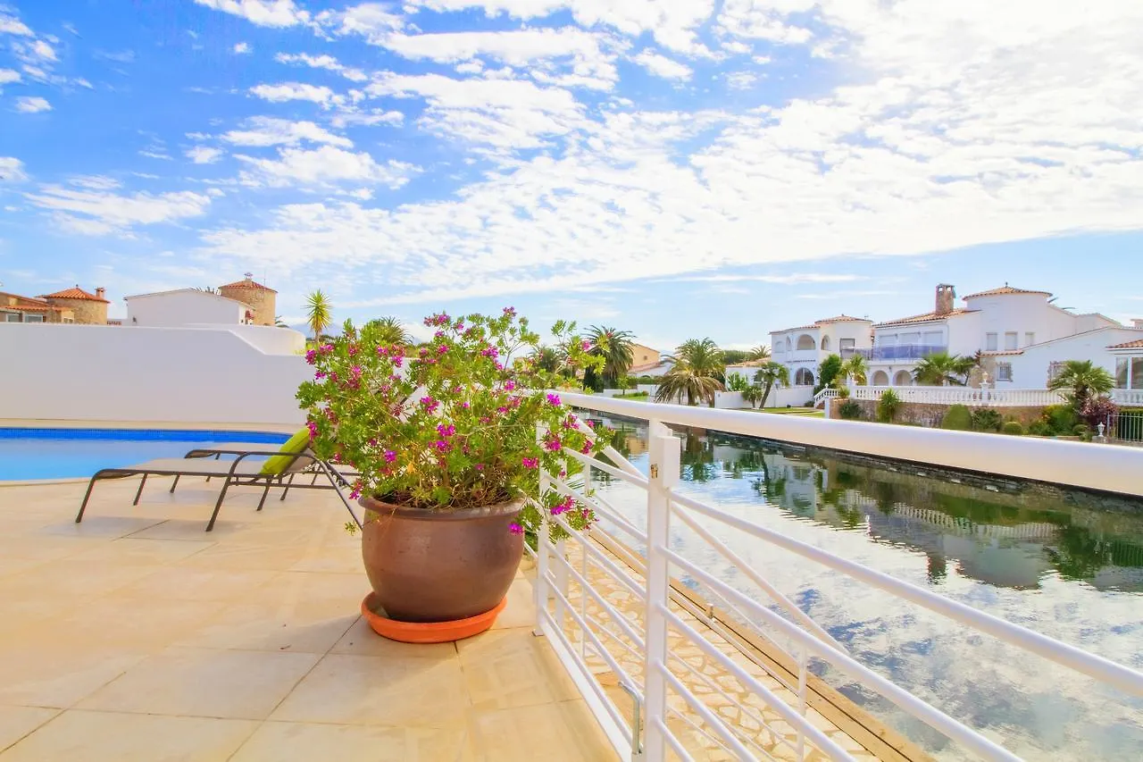 Leon Inmo Luxusvilla Coral - 10190 Empuriabrava Spain